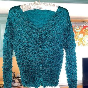 KRINKLE popcorn button down long sleeve top.